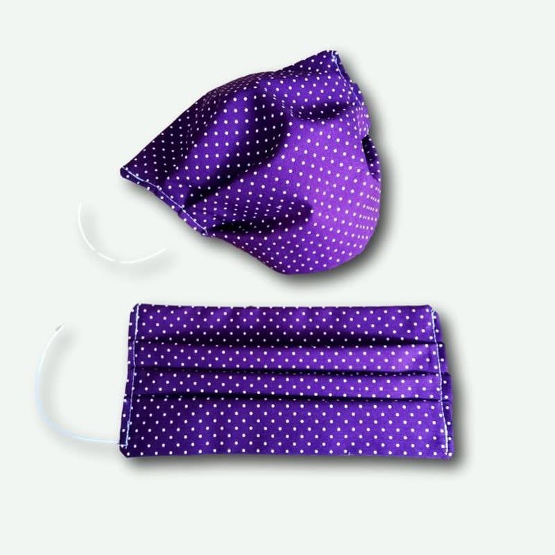 Handgenähtes Stoffaccessoire in Violett mit feinem Punktemuster